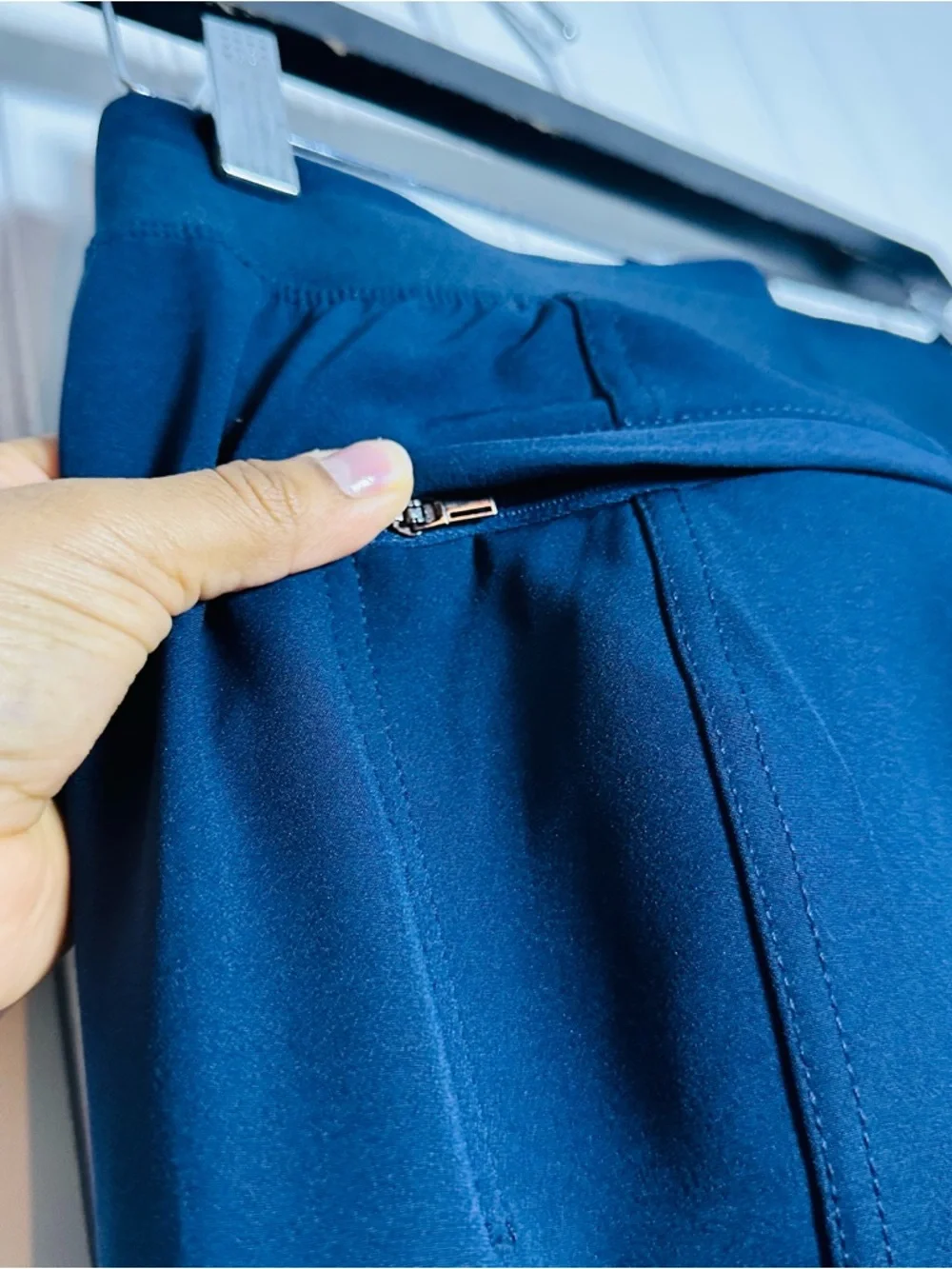 Athleta Endless High Rise Cargo Pant
Textured, stretch fabric in a tapered 6 - Picture 12 of 14